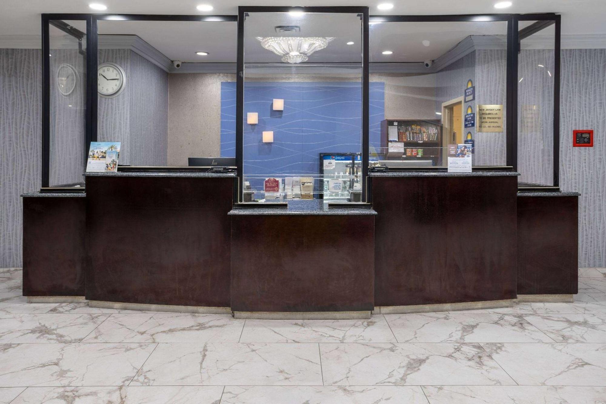 Days Hotel By Wyndham North Bergen Exteriér fotografie