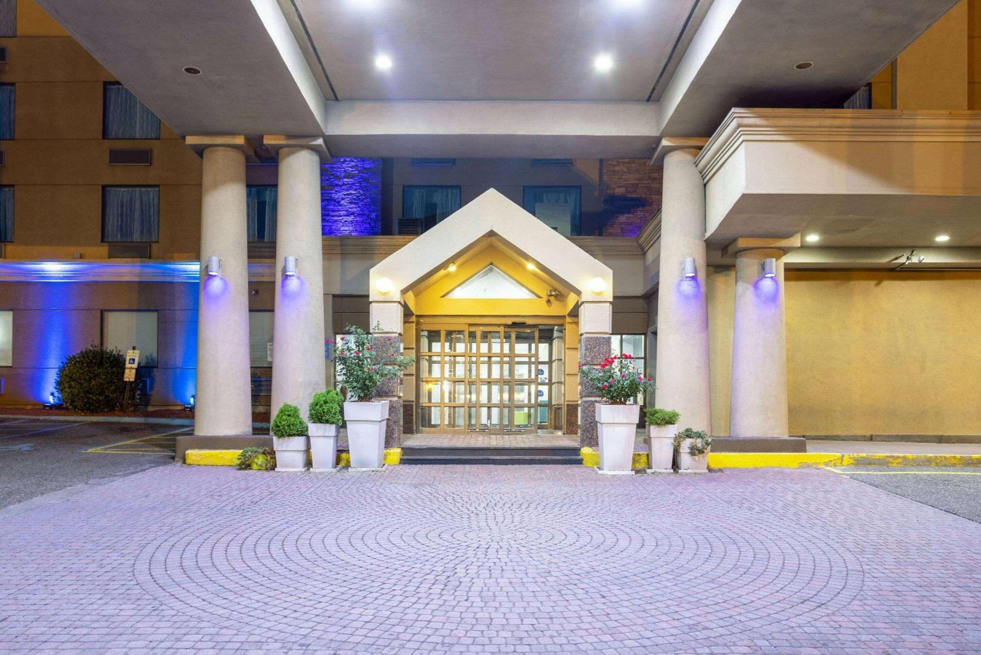 Days Hotel By Wyndham North Bergen Exteriér fotografie